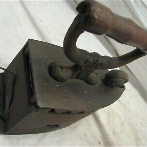 Antique Cast Iron Coal Clothes Press 1800scVintage Primitive Iron, Wood Handle - Picture 10 of 13